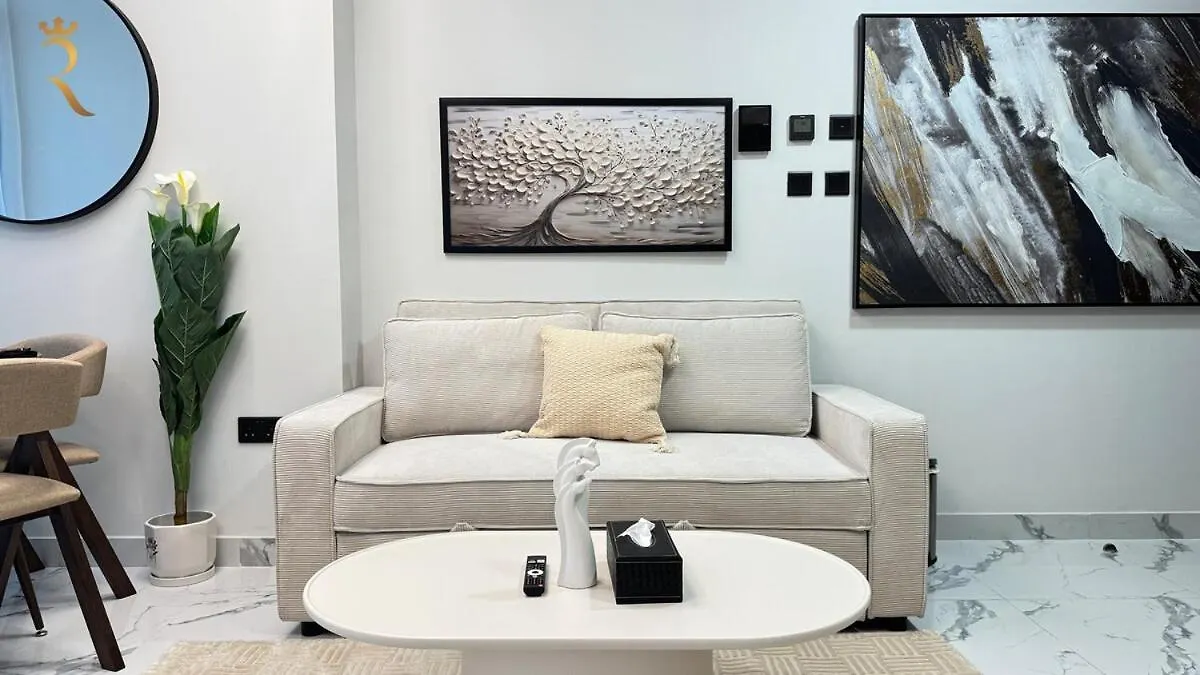 Daire Comfortable 1Br Retreat With Balcony Vista 2 Abu Dabi