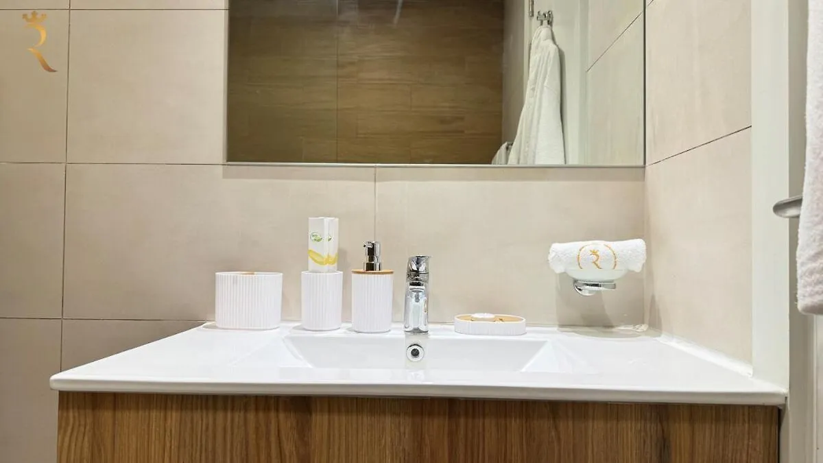 Comfortable 1Br Retreat With Balcony Vista 2 Abu Dabi Daire